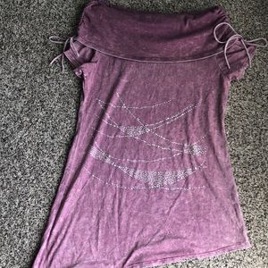 Short sleeve off the shoulder tee